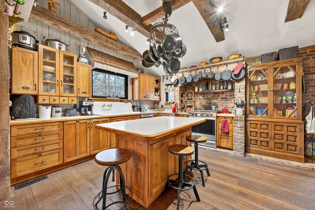 7020 N 400 W, Columbus, IN 47201