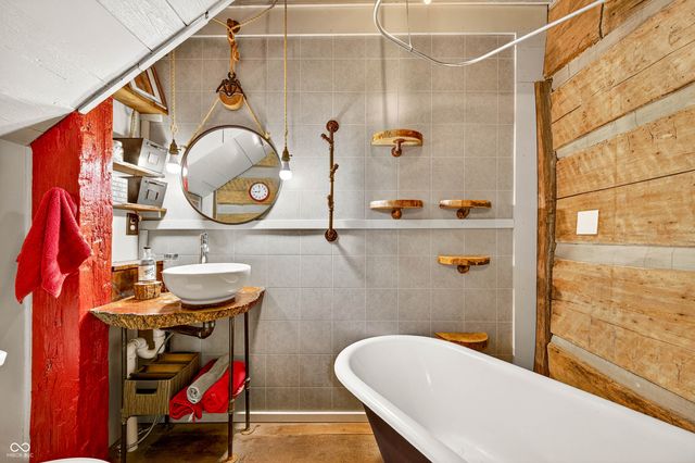 7020 N 400 W, Columbus, IN 47201