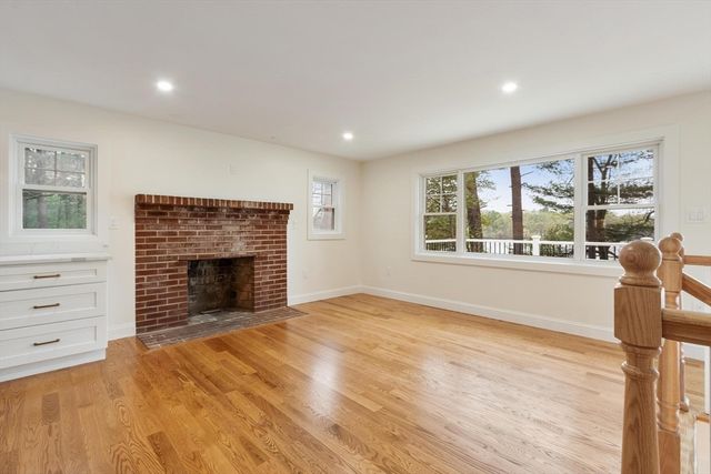 50 Pine Grove Rd, Lunenburg, MA 01462