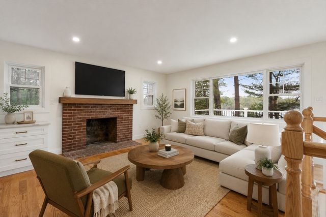 50 Pine Grove Rd, Lunenburg, MA 01462
