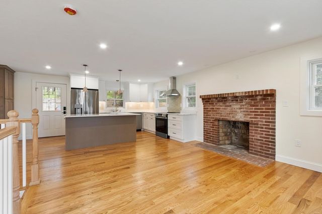 50 Pine Grove Rd, Lunenburg, MA 01462