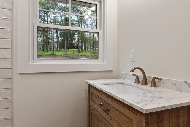 50 Pine Grove Rd, Lunenburg, MA 01462