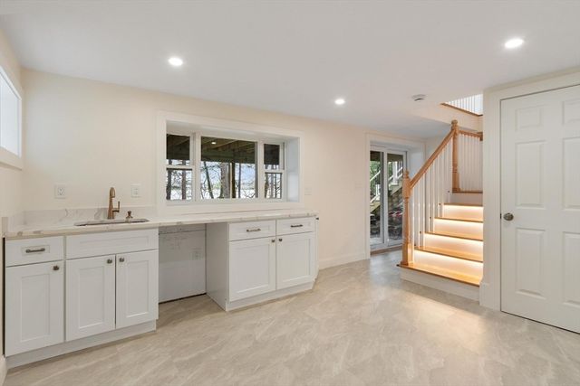 50 Pine Grove Rd, Lunenburg, MA 01462