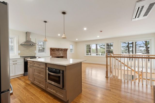 50 Pine Grove Rd, Lunenburg, MA 01462