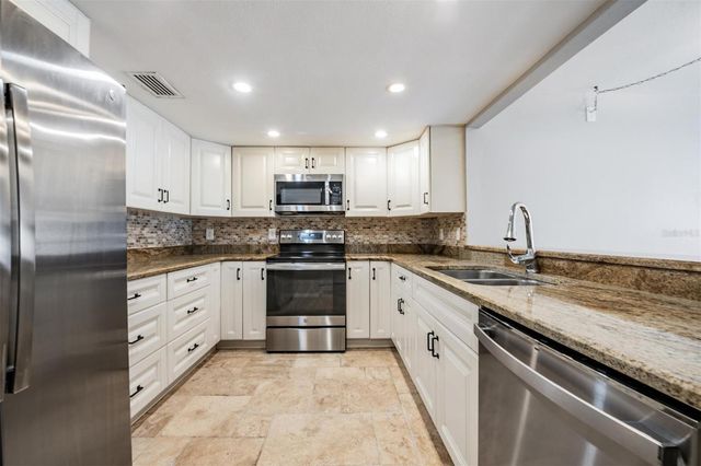 13602 S VILLAGE DRIVE 1204, Tampa, FL 33618