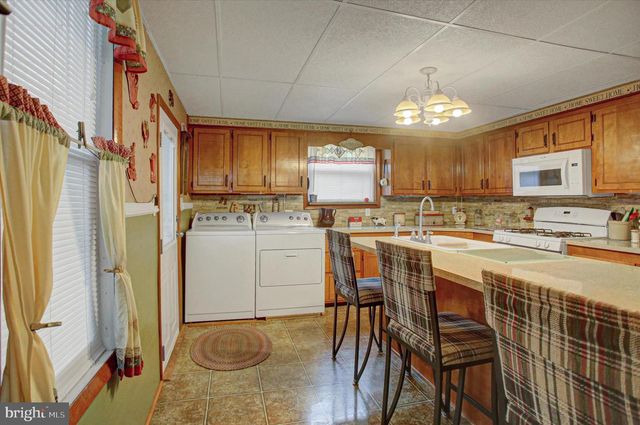 28 S WASHINGTON STREET, Shippensburg, PA 17257