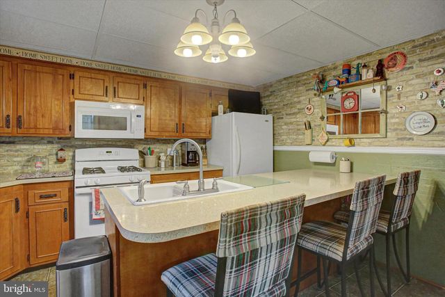 28 S WASHINGTON STREET, Shippensburg, PA 17257