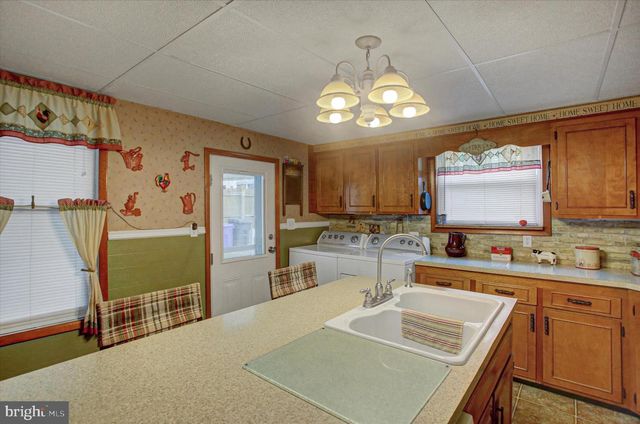 28 S WASHINGTON STREET, Shippensburg, PA 17257