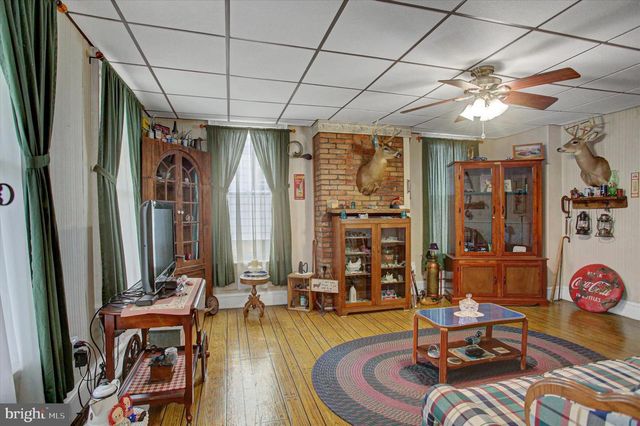 28 S WASHINGTON STREET, Shippensburg, PA 17257