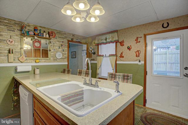 28 S WASHINGTON STREET, Shippensburg, PA 17257