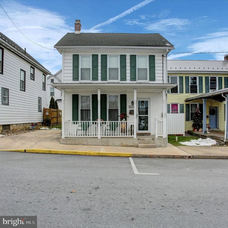 28 S WASHINGTON STREET, Shippensburg, PA 17257