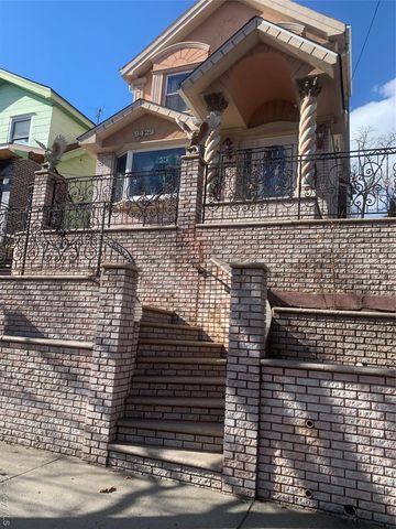 9429 Park Lane S, Woodhaven, NY 11421