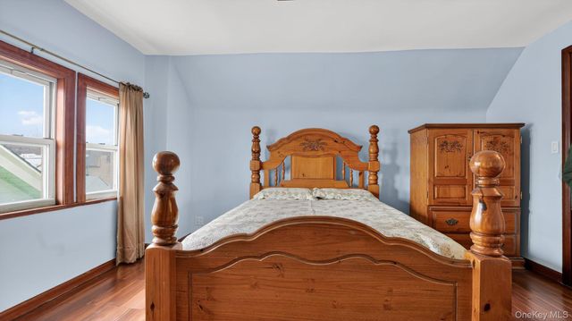 9429 Park Lane S, Woodhaven, NY 11421