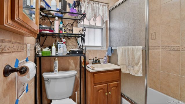 9429 Park Lane S, Woodhaven, NY 11421