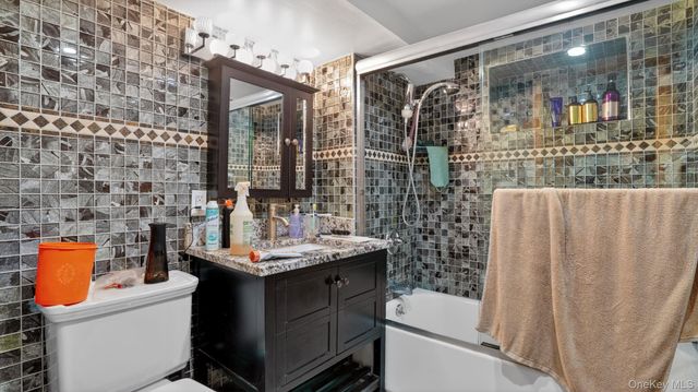 9429 Park Lane S, Woodhaven, NY 11421