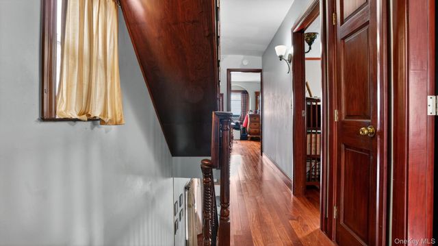 9429 Park Lane S, Woodhaven, NY 11421