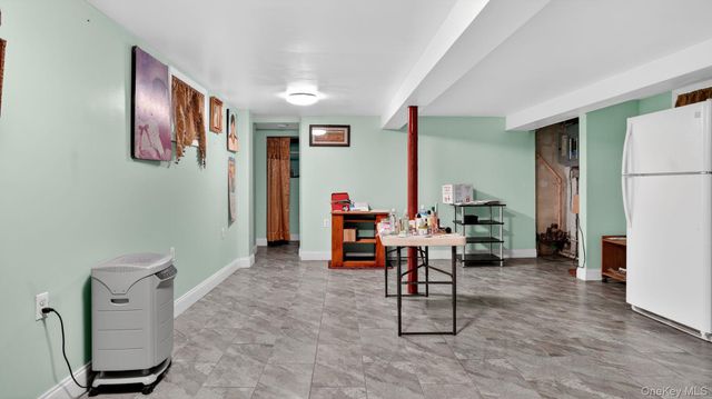 9429 Park Lane S, Woodhaven, NY 11421