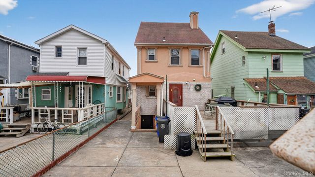 9429 Park Lane S, Woodhaven, NY 11421