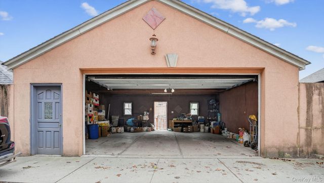 9429 Park Lane S, Woodhaven, NY 11421