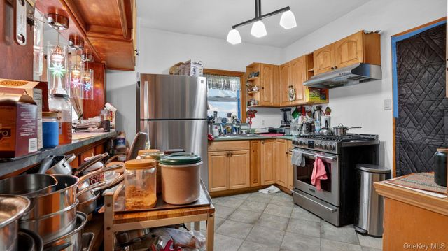 9429 Park Lane S, Woodhaven, NY 11421