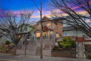 9429 Park Lane S, Woodhaven, NY 11421