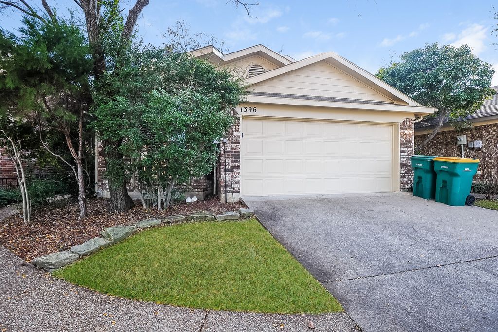1396 Chinaberry Drive, Lewisville, TX 75077
