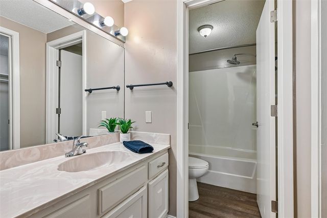 190 Cottage Grove SE 208, Cedar Rapids, IA 52403