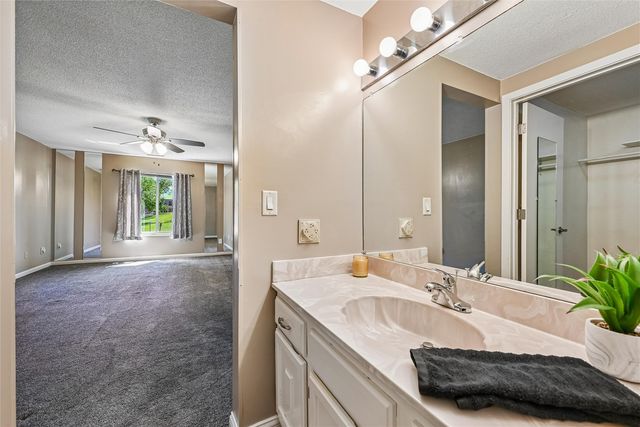 190 Cottage Grove SE 208, Cedar Rapids, IA 52403