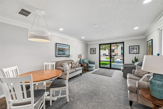 190 Cottage Grove SE 208, Cedar Rapids, IA 52403