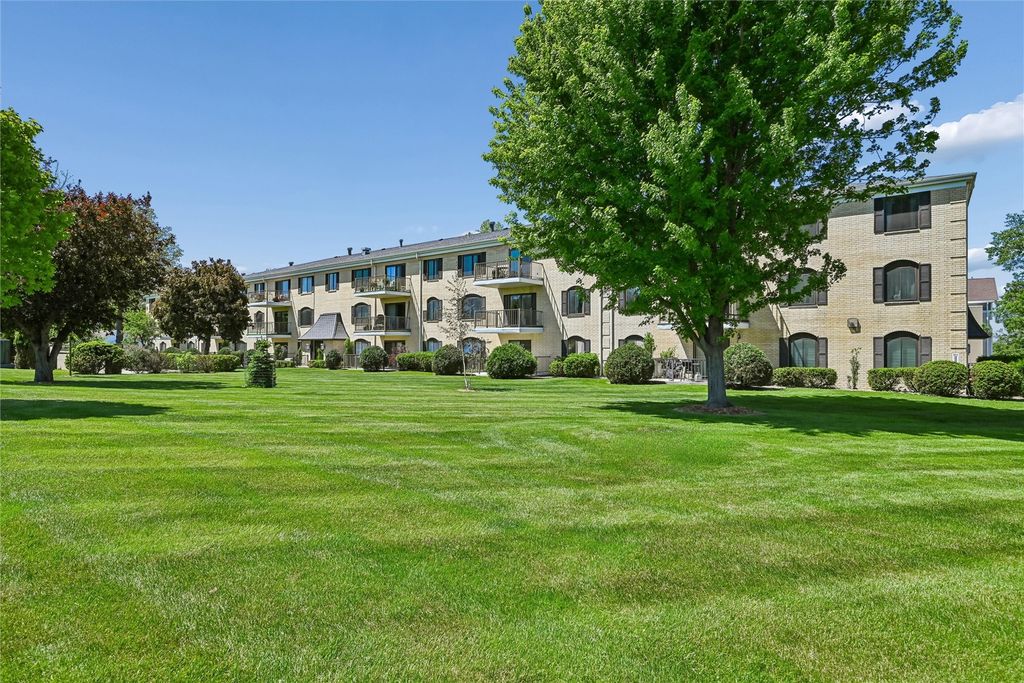 190 Cottage Grove SE 208, Cedar Rapids, IA 52403