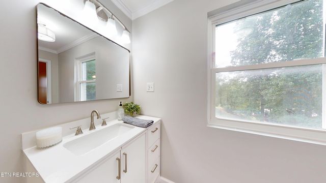 3766 Old Bridge Rd, Cookeville, TN 38506