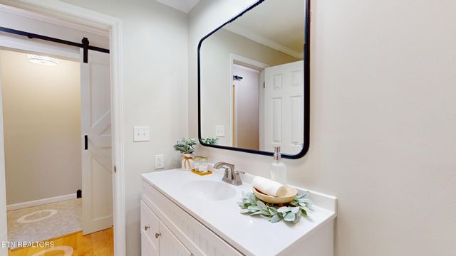 3766 Old Bridge Rd, Cookeville, TN 38506