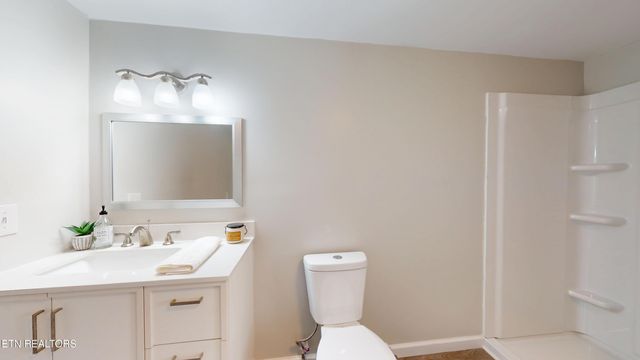 3766 Old Bridge Rd, Cookeville, TN 38506