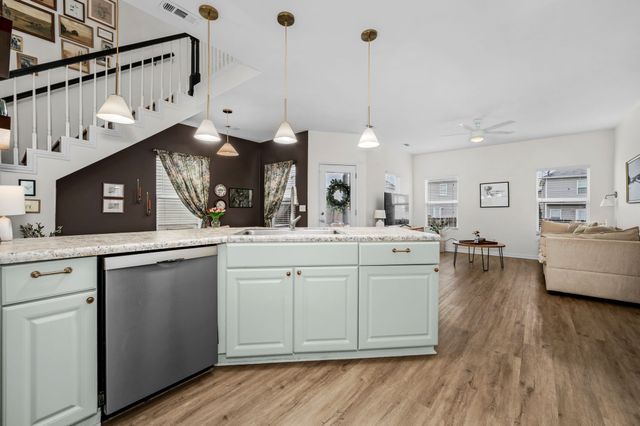 1328 Sunray Dr, Murfreesboro, TN 37127