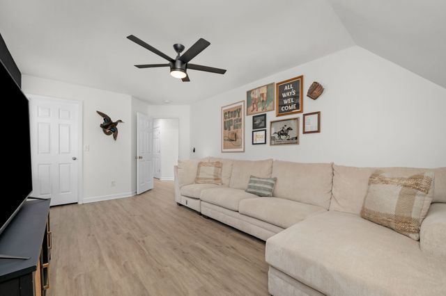 1328 Sunray Dr, Murfreesboro, TN 37127