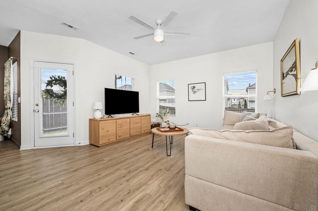 1328 Sunray Dr, Murfreesboro, TN 37127