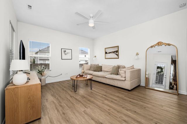 1328 Sunray Dr, Murfreesboro, TN 37127