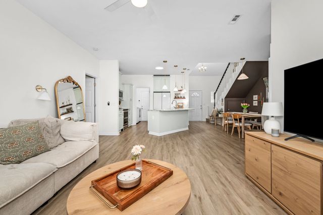 1328 Sunray Dr, Murfreesboro, TN 37127