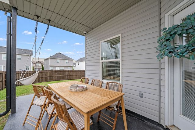 1328 Sunray Dr, Murfreesboro, TN 37127