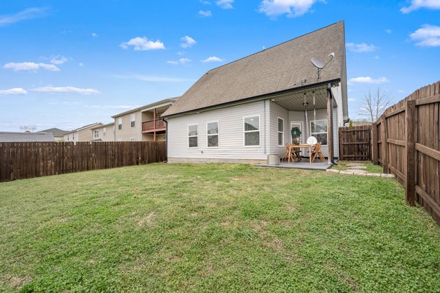 1328 Sunray Dr, Murfreesboro, TN 37127