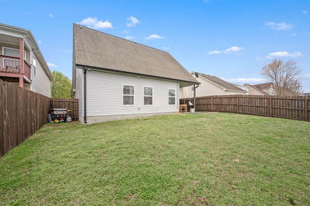 1328 Sunray Dr, Murfreesboro, TN 37127