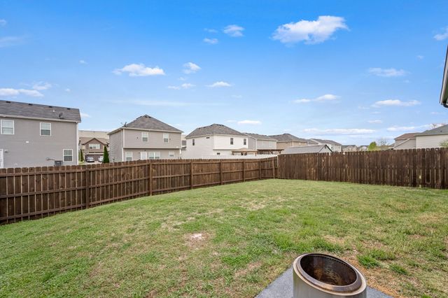 1328 Sunray Dr, Murfreesboro, TN 37127