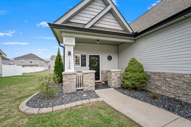 1328 Sunray Dr, Murfreesboro, TN 37127
