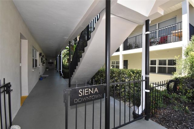 220 6TH AVENUE N 11, St Petersburg, FL 33701