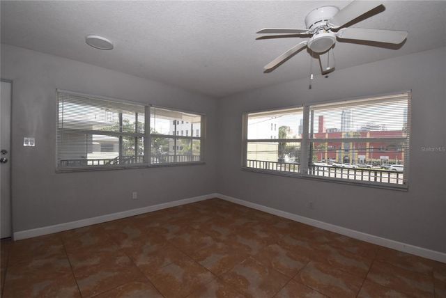 220 6TH AVENUE N 11, St Petersburg, FL 33701