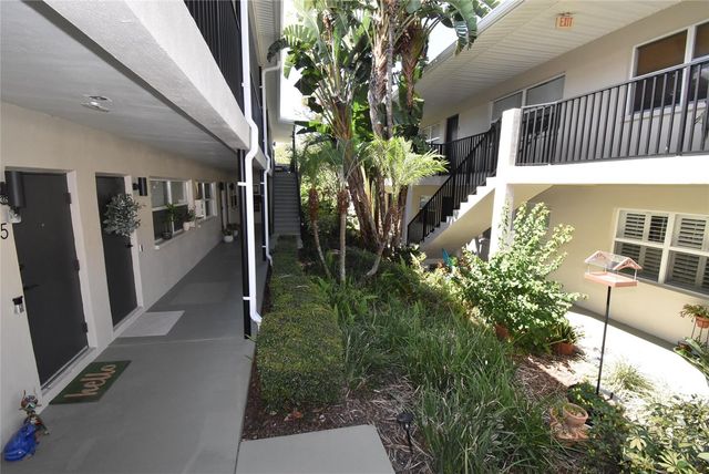 220 6TH AVENUE N 11, St Petersburg, FL 33701
