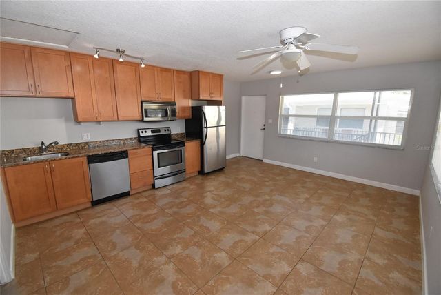 220 6TH AVENUE N 11, St Petersburg, FL 33701