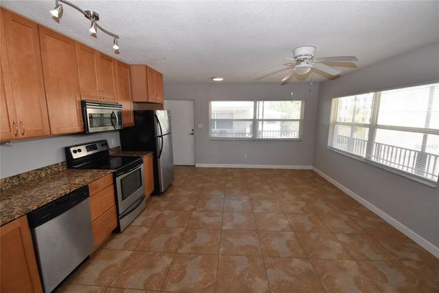220 6TH AVENUE N 11, St Petersburg, FL 33701