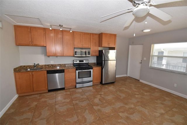 220 6TH AVENUE N 11, St Petersburg, FL 33701