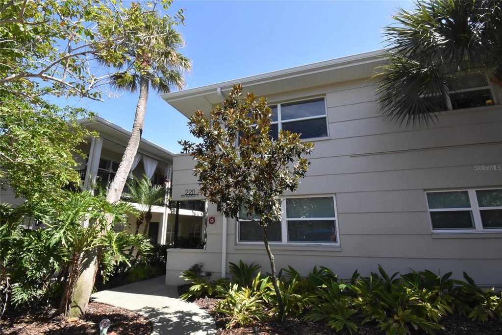 220 6TH AVENUE N 11, St Petersburg, FL 33701